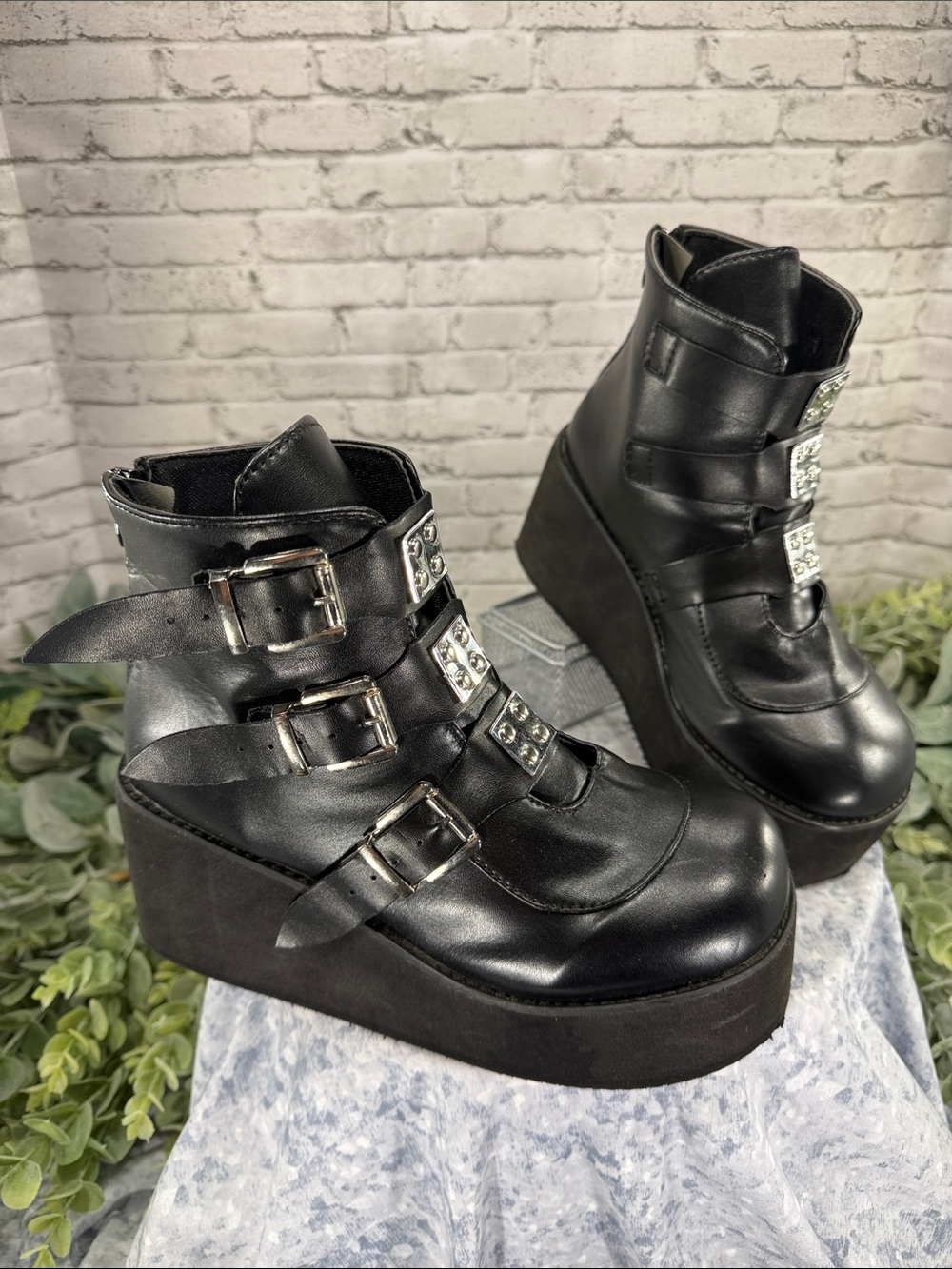 SHEIN - Black Bump Toe Buckle Strap Platform Punk Boots - WMS 7.5M 🖤 VGUC